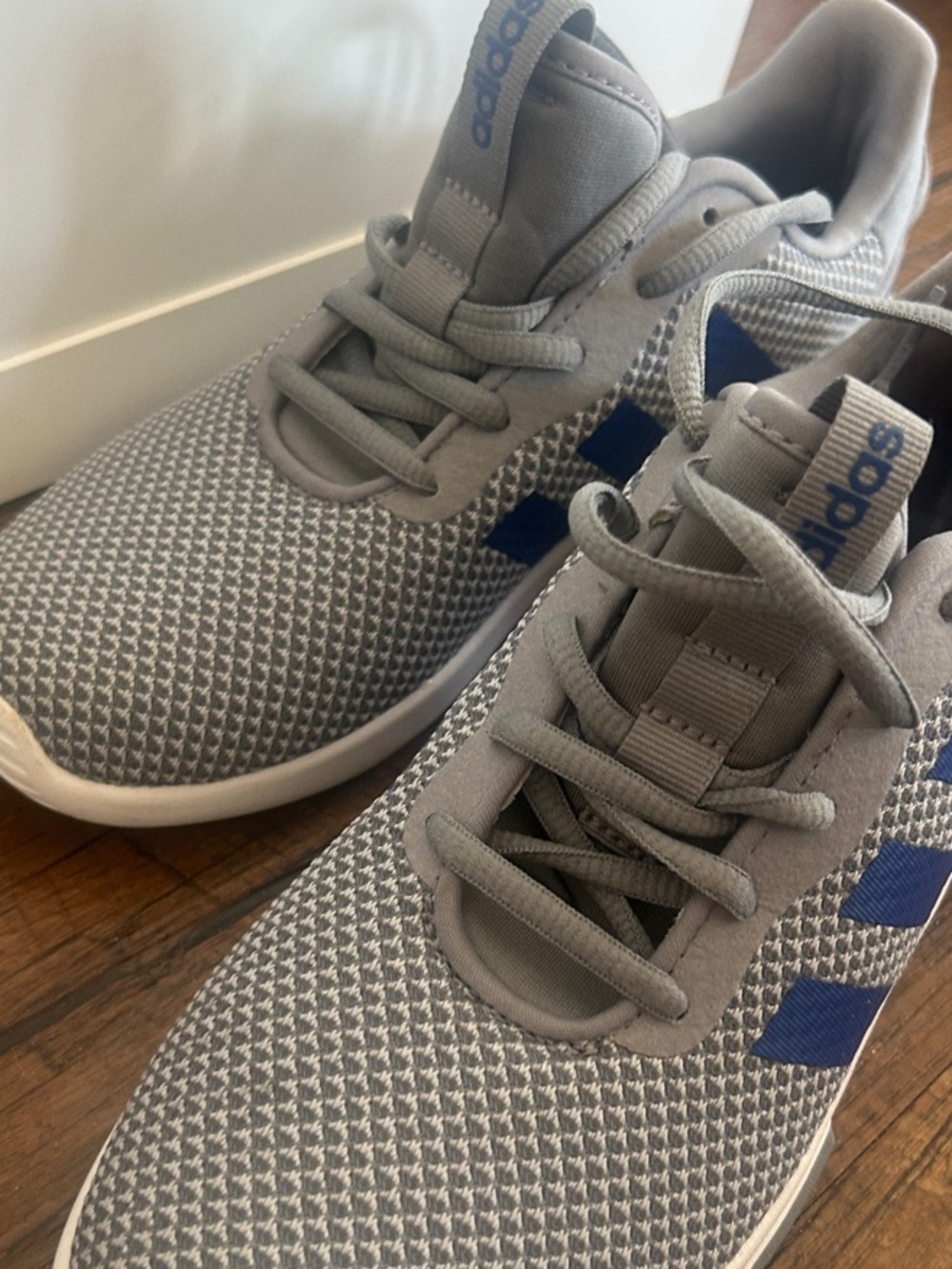 NEW adidas kids, men or women’s Gray Sneakers with Blue Stripes - Picture 12 of 13